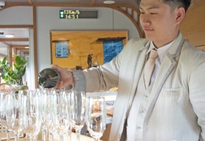 SCMP Giới Thiệu Về Sự Sang Trọng Thân Thiện Với Môi Trường Trên Các Toa Tàu Việt Nam