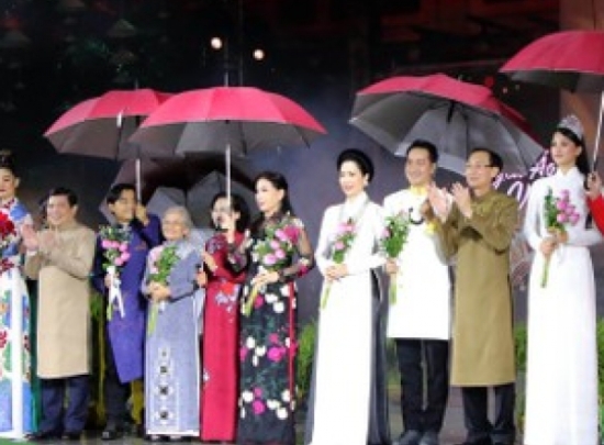 ĐỘC ĐÁO ĐÊM KHAI MẠC LỄ HỘI ÁO DÀI TP HCM LẦN THỨ 7 - 2020